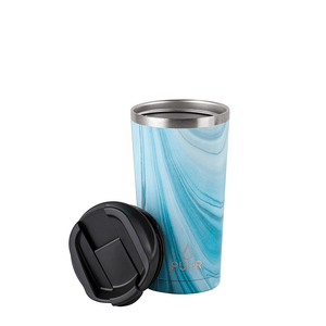 Vaso térmico y hermético marca Puur color azul marmoleado, 470ml capacidad, acero inoxidable, mostrando la tapa